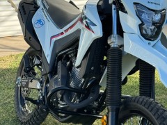 MotoPERIMETRO 4228 Defensa Lateral Mataperro guarda motor Engine Slide Guard Honda XR300L Tornado Bajaj BMW Kawasaki Suzuki Benelli KTM Beta Ducati Voge Royal Enfield Triumph Aprilia Motomorini Vespa CF-Moto Yamaha